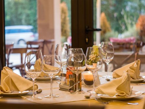 Restaurant © pixabay.com | Nenad Maric